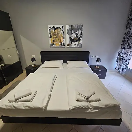 Center 12 Apartment *