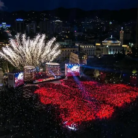 Center 12 * 地拉那