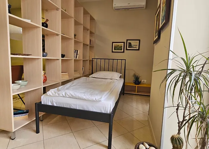 Apartment Center 12 *