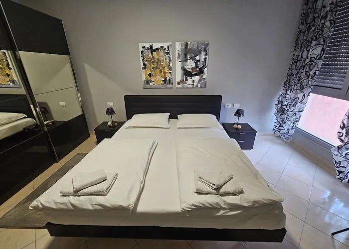 Center 12 Apartment *